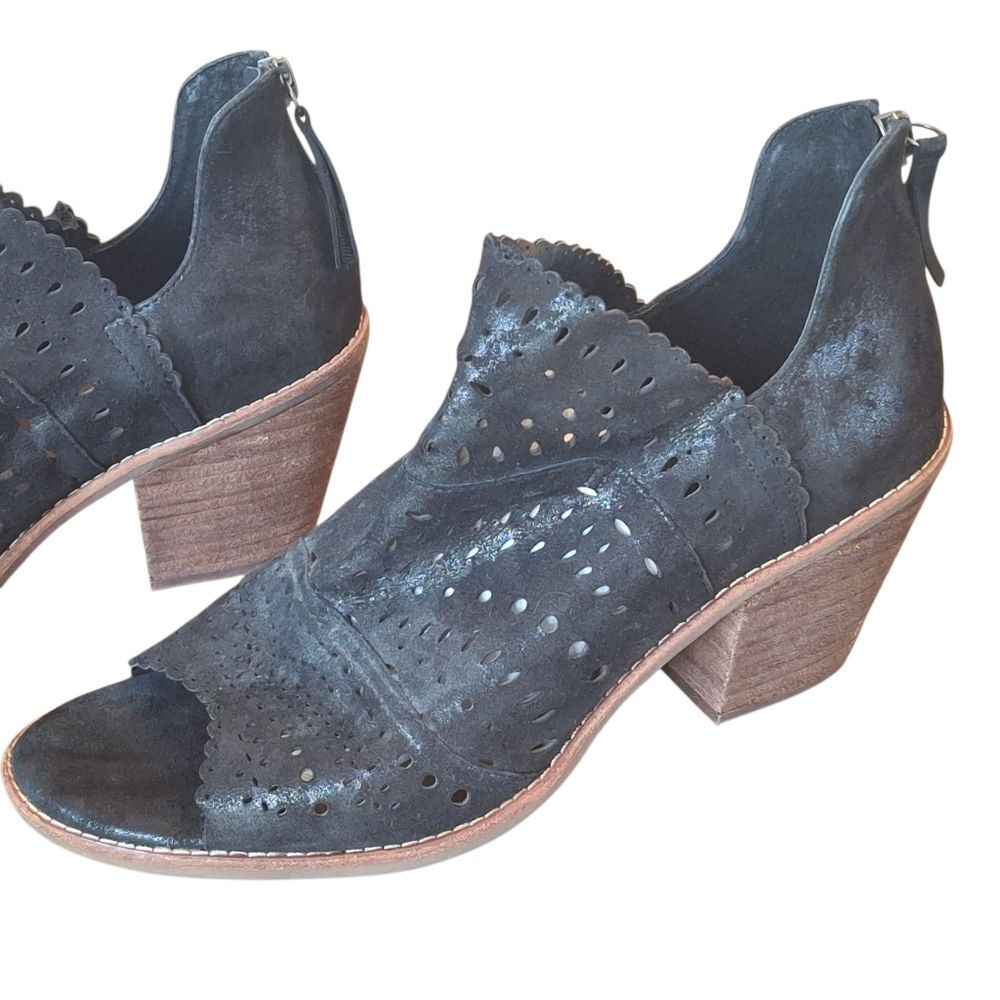 Sofft Millard Peep-Toe Bootie Black Leather Scalloped Laser Cut Zip COMFORT 10